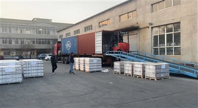 Muat dan kirimkan barang dalam wadah